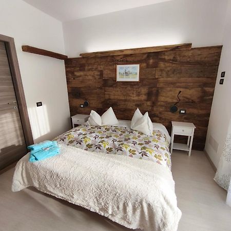 B&B Guglielmina โอเมญา ภายนอก รูปภาพ
